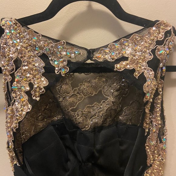 Jovani Black and Gold Sequin Open Back Cocktail Dress. Size 8 - Picture 4 of 7